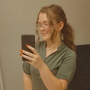 Meet your Posher, Lauren